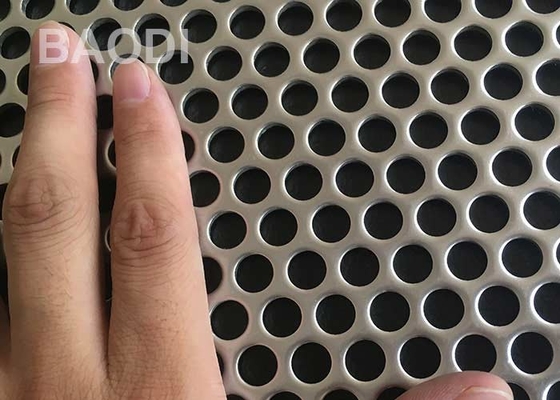 円形パターン アルミニウム ステンレス鋼の1X2M穴があいた金属の網