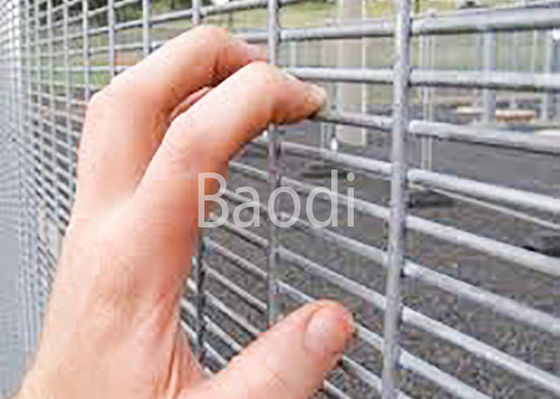 灰色の刑務所の保証によって切られる抵抗力があるのためのビニールによって塗られる反上昇の網の塀