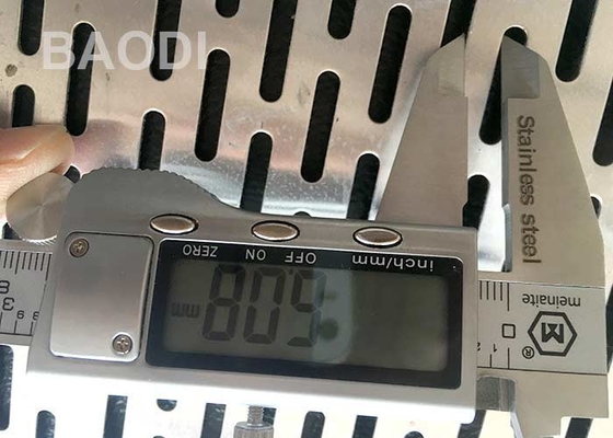 細長い穴がつく打つことは0.5mmの0.8mm穴があいたアルミニウム網フィルター鉱山スクリーンに穴をあける